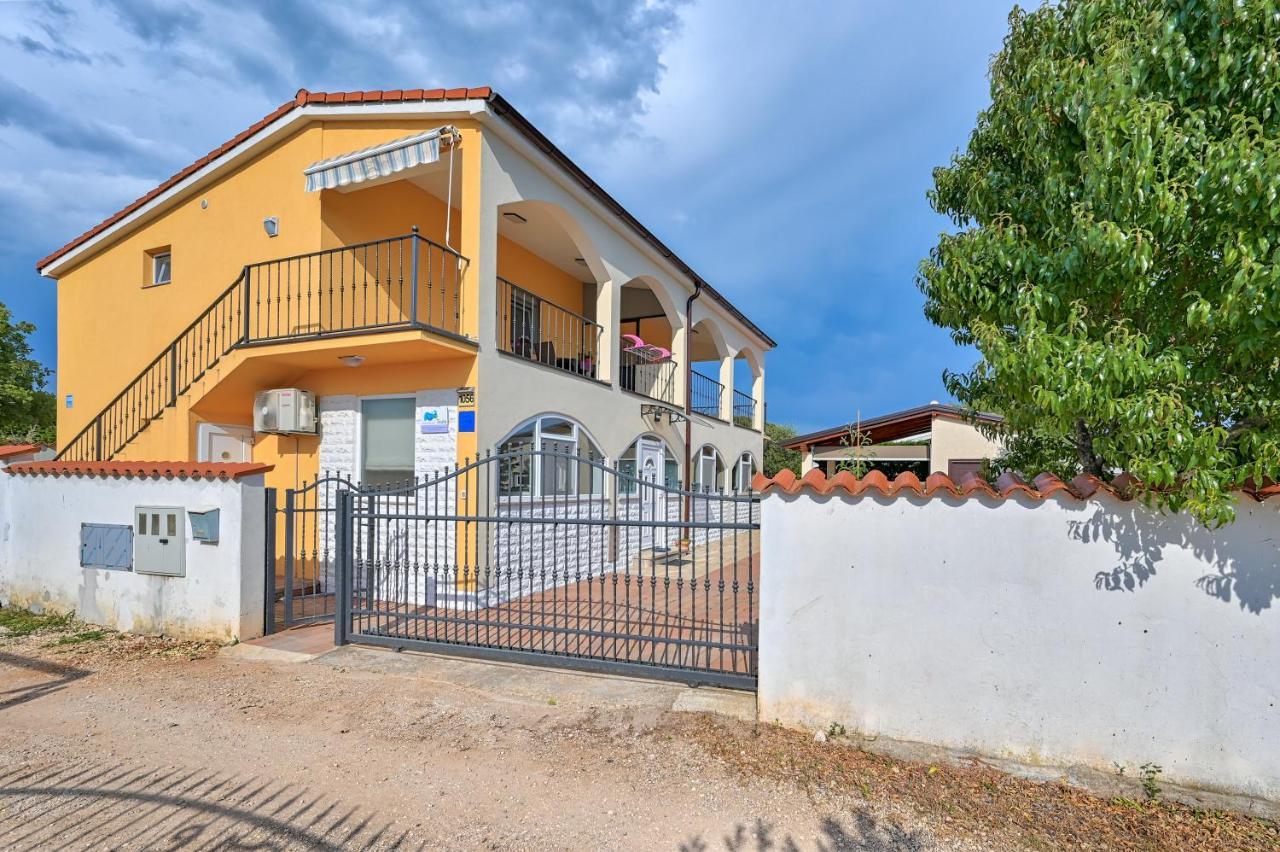 Teuta Apartments - A Beach And A Sea View Peroj Zewnętrze zdjęcie
