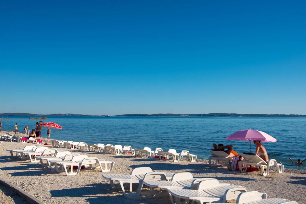 Teuta Apartments - A Beach And A Sea View Peroj Zewnętrze zdjęcie