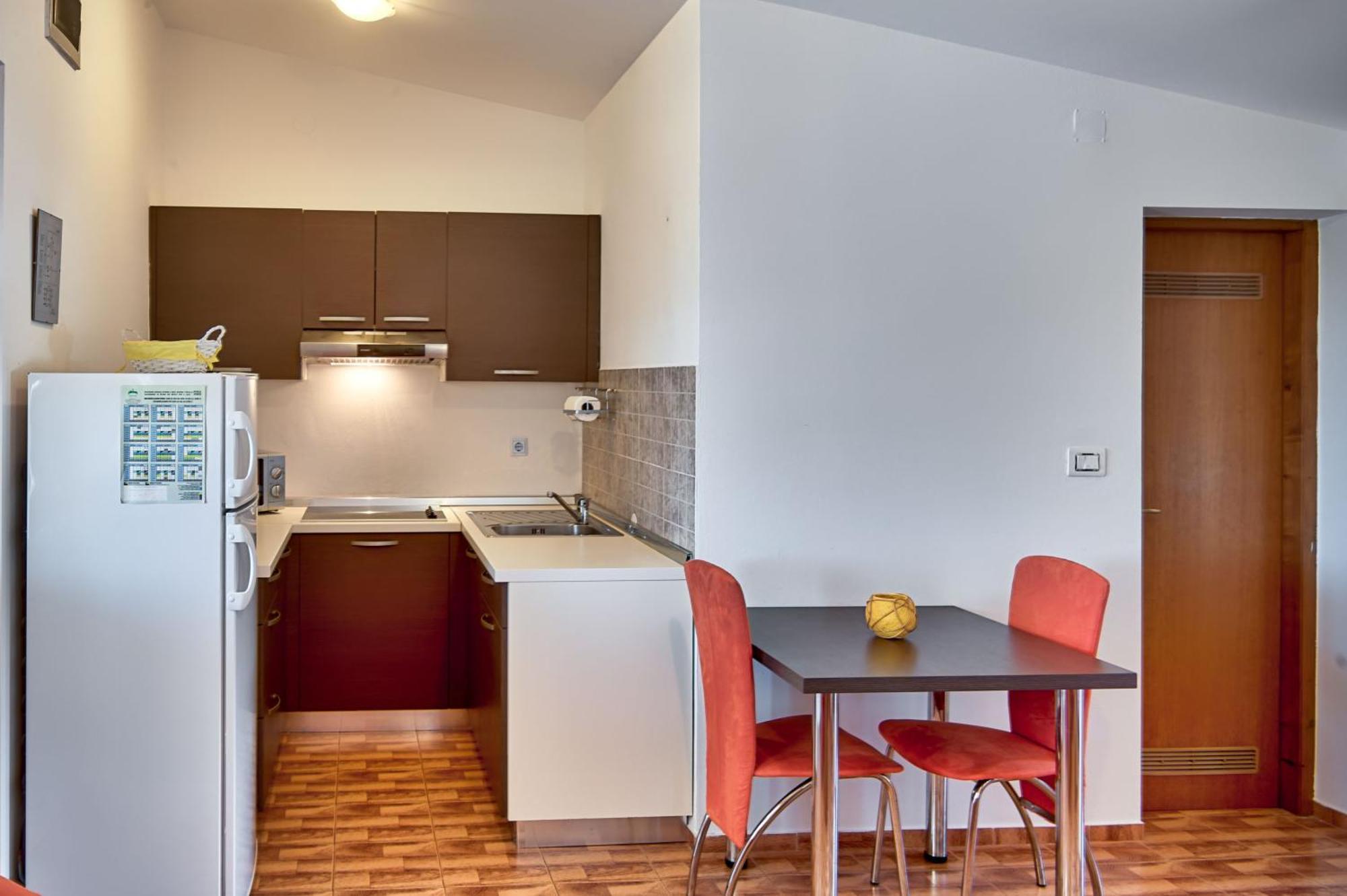 Teuta Apartments - A Beach And A Sea View Peroj Zewnętrze zdjęcie