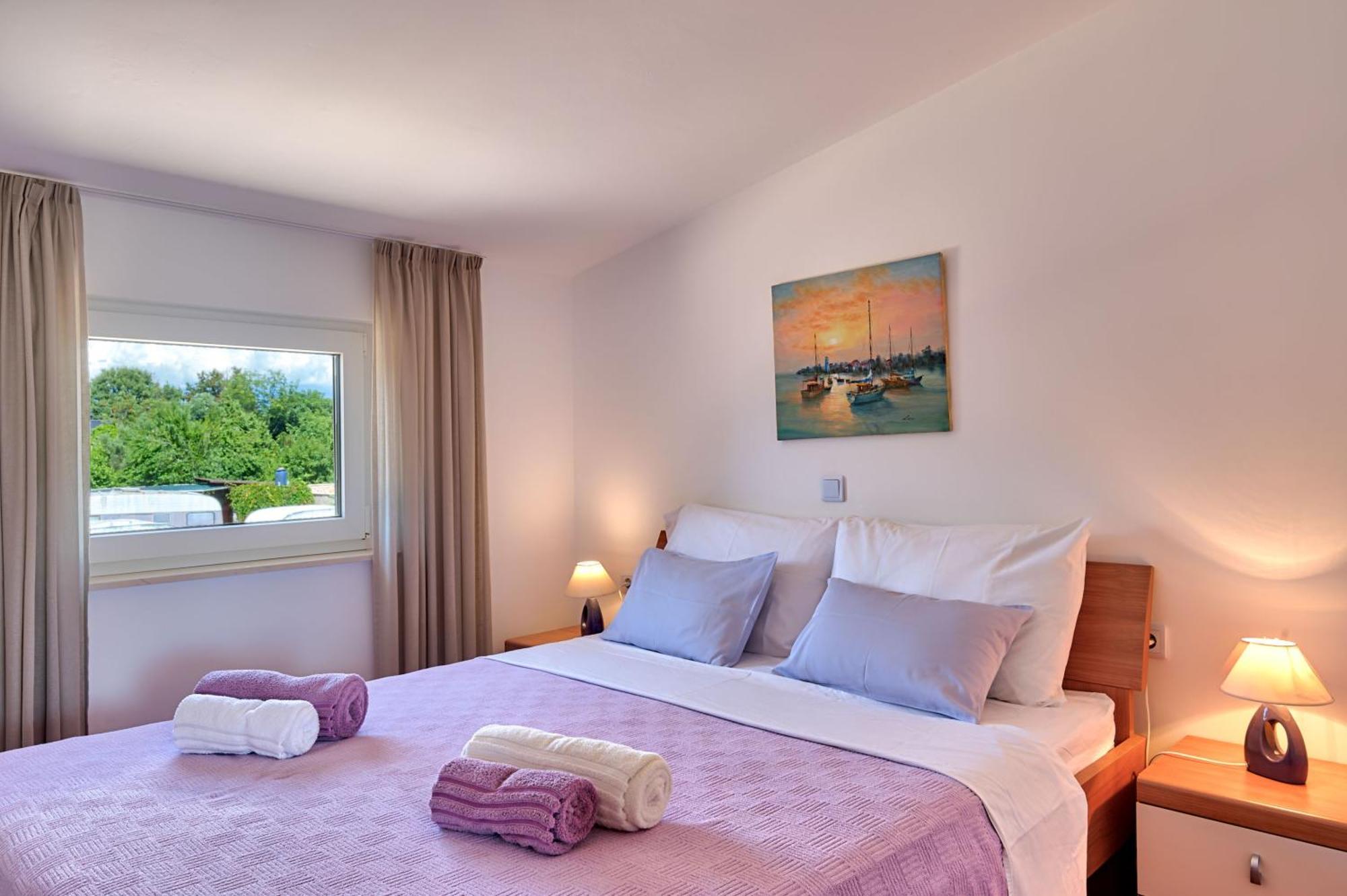 Teuta Apartments - A Beach And A Sea View Peroj Zewnętrze zdjęcie