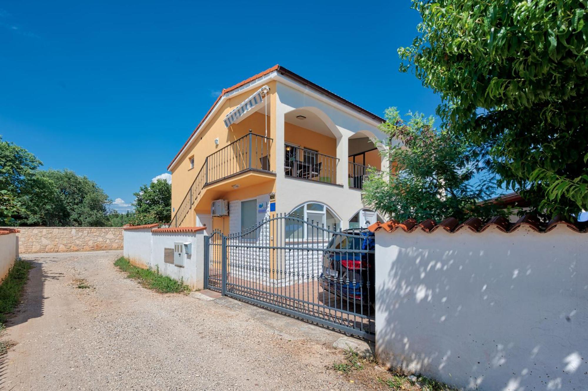 Teuta Apartments - A Beach And A Sea View Peroj Zewnętrze zdjęcie