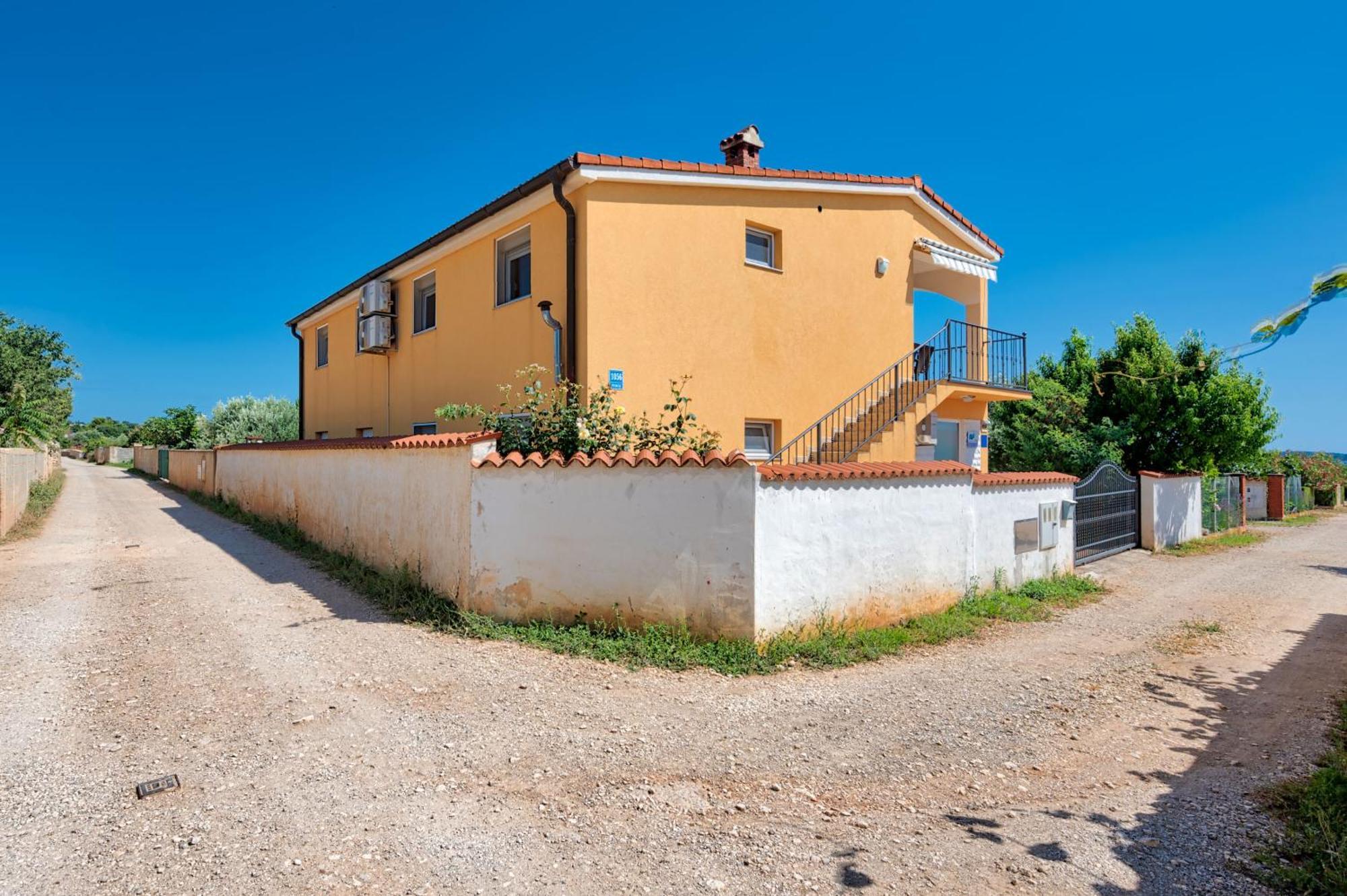 Teuta Apartments - A Beach And A Sea View Peroj Zewnętrze zdjęcie