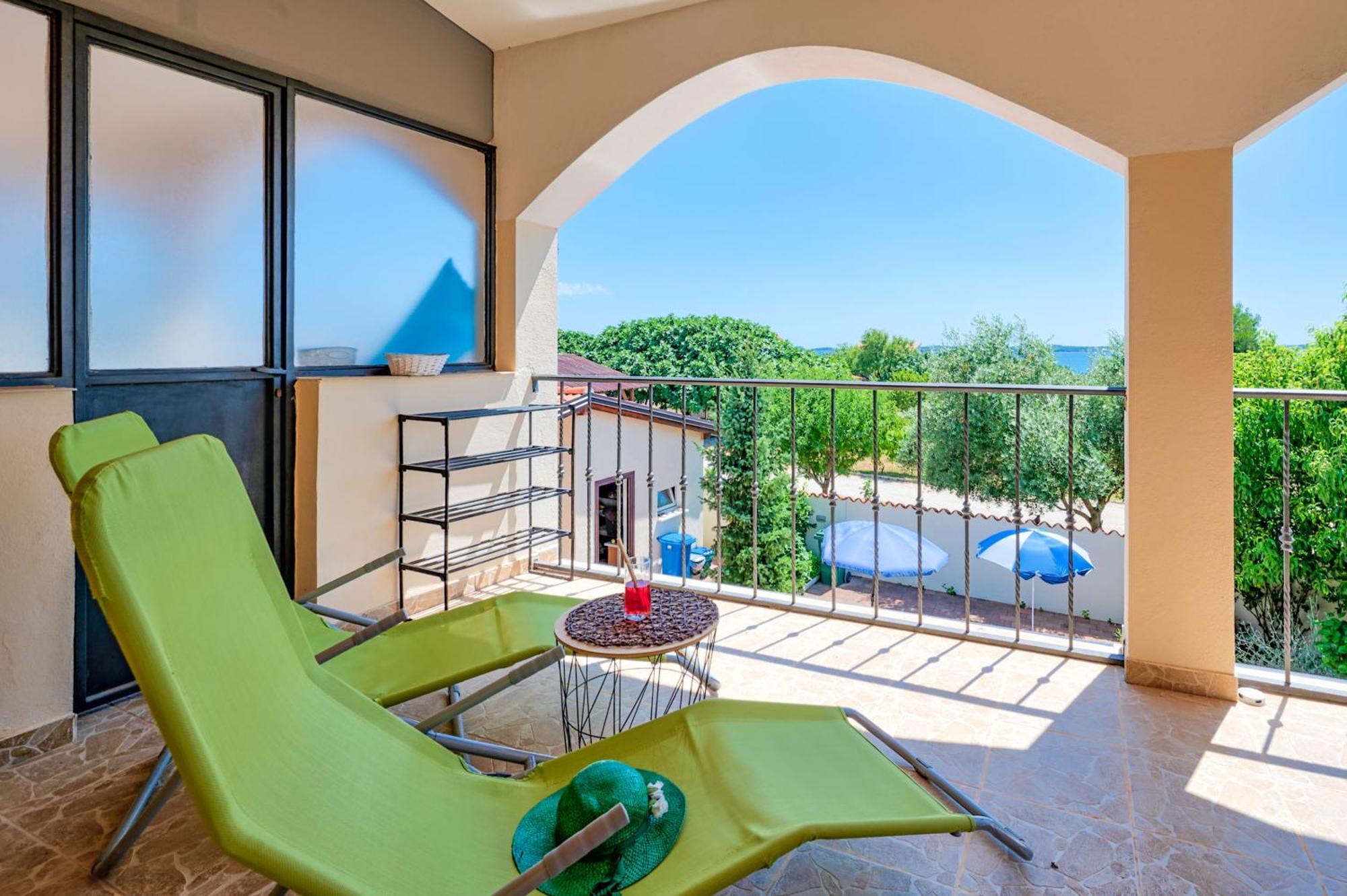 Teuta Apartments - A Beach And A Sea View Peroj Zewnętrze zdjęcie