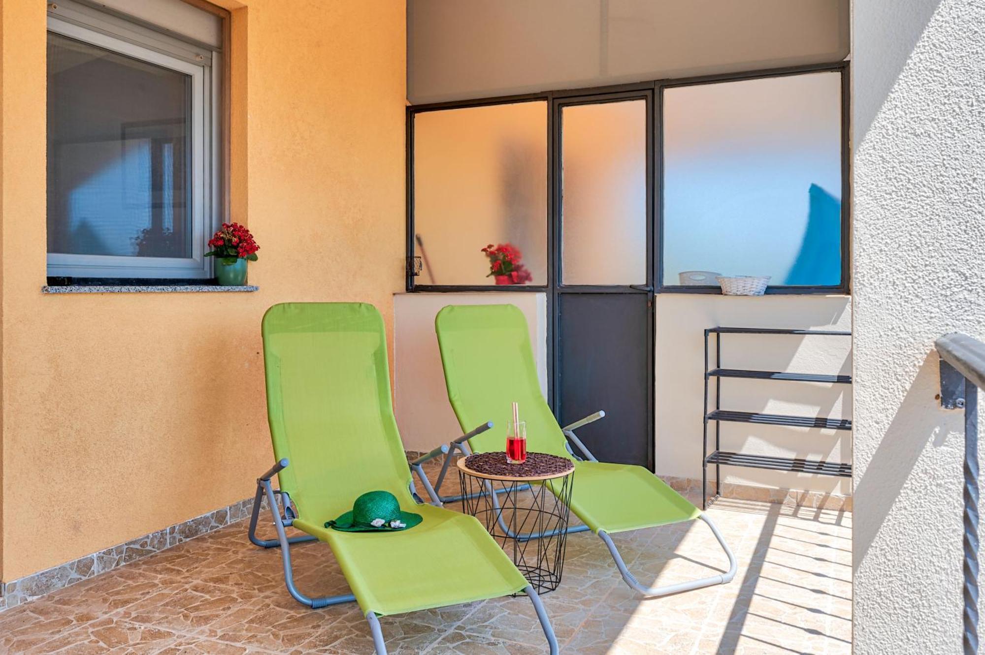 Teuta Apartments - A Beach And A Sea View Peroj Zewnętrze zdjęcie