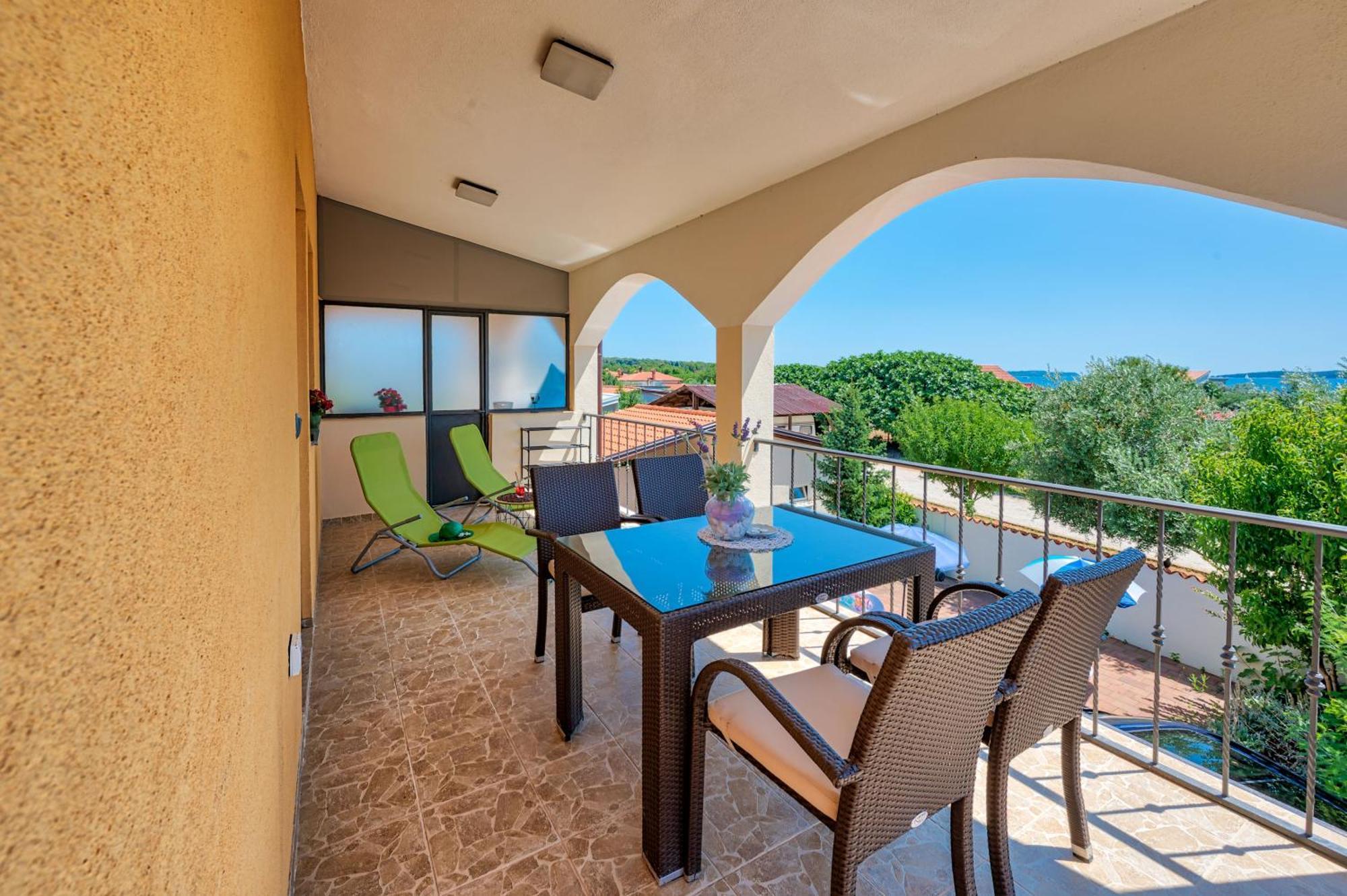 Teuta Apartments - A Beach And A Sea View Peroj Zewnętrze zdjęcie