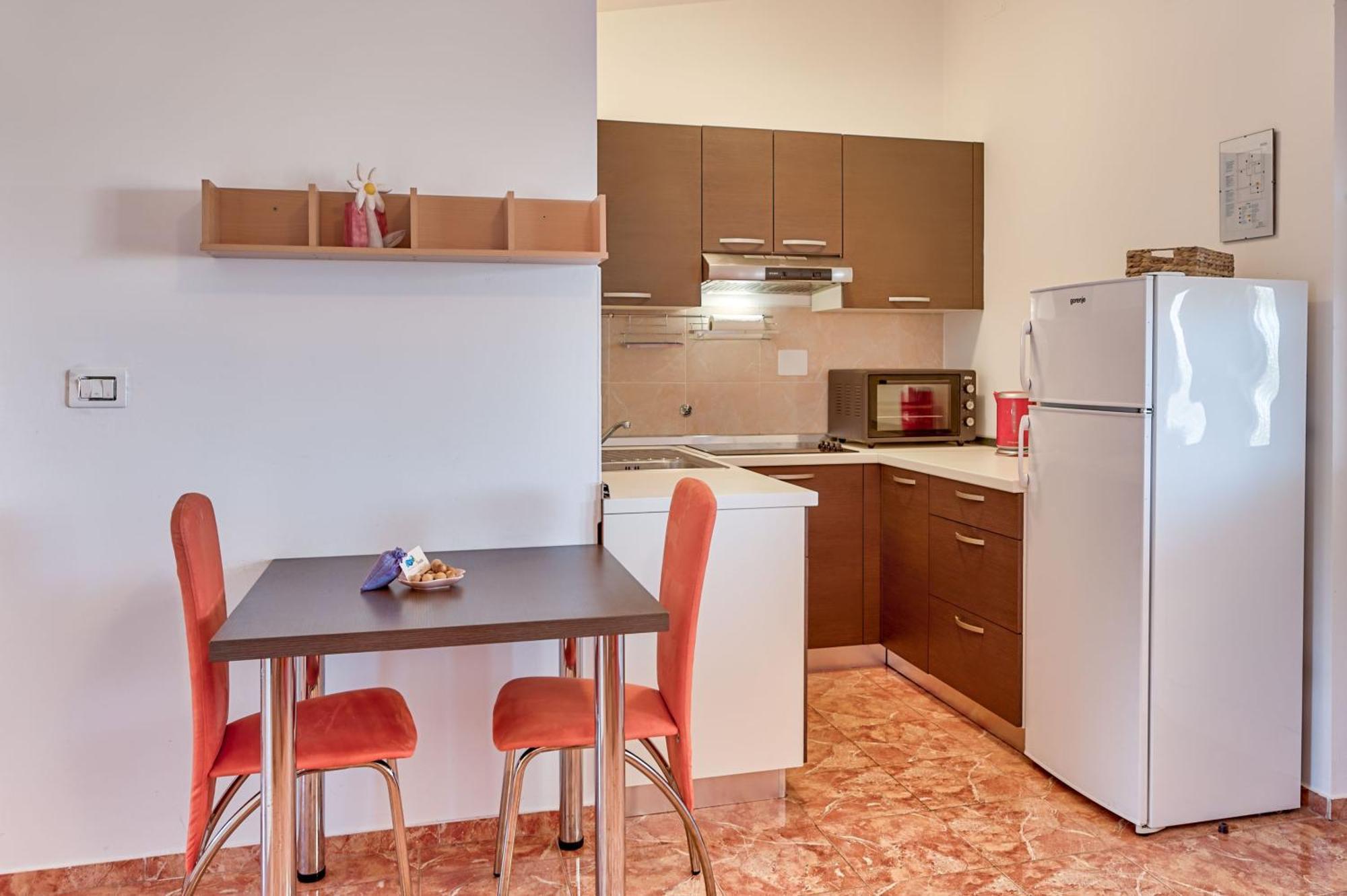 Teuta Apartments - A Beach And A Sea View Peroj Zewnętrze zdjęcie