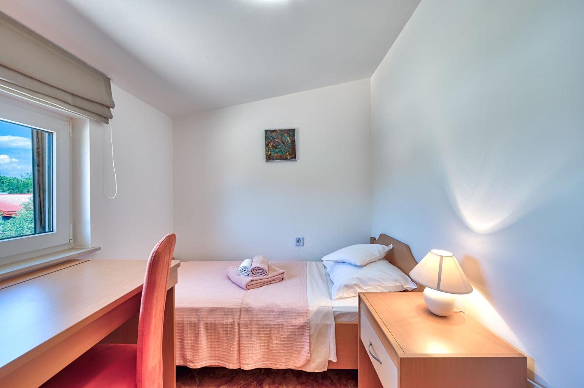 Teuta Apartments - A Beach And A Sea View Peroj Zewnętrze zdjęcie