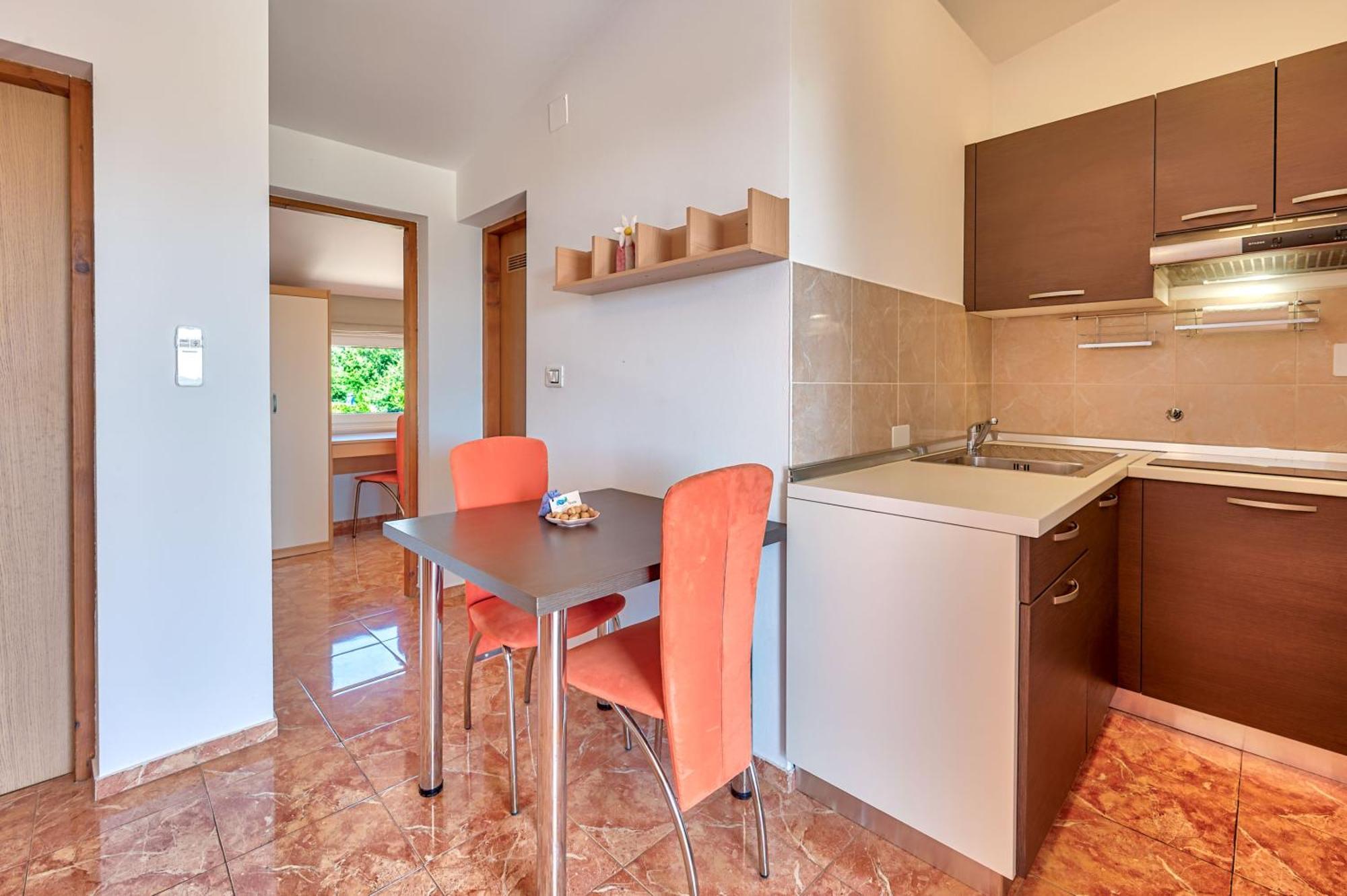 Teuta Apartments - A Beach And A Sea View Peroj Zewnętrze zdjęcie