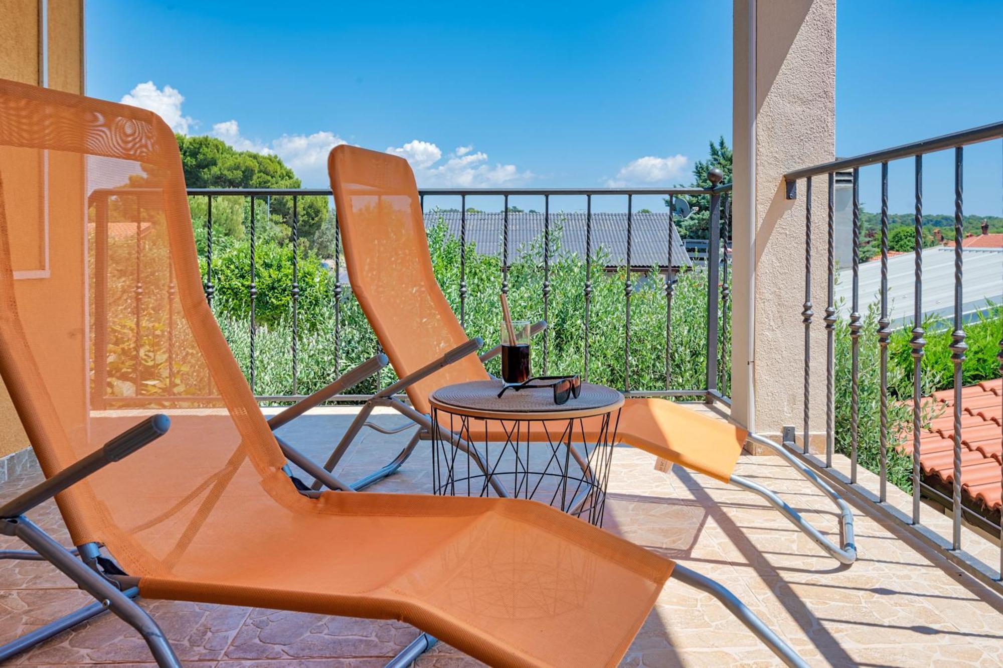 Teuta Apartments - A Beach And A Sea View Peroj Zewnętrze zdjęcie