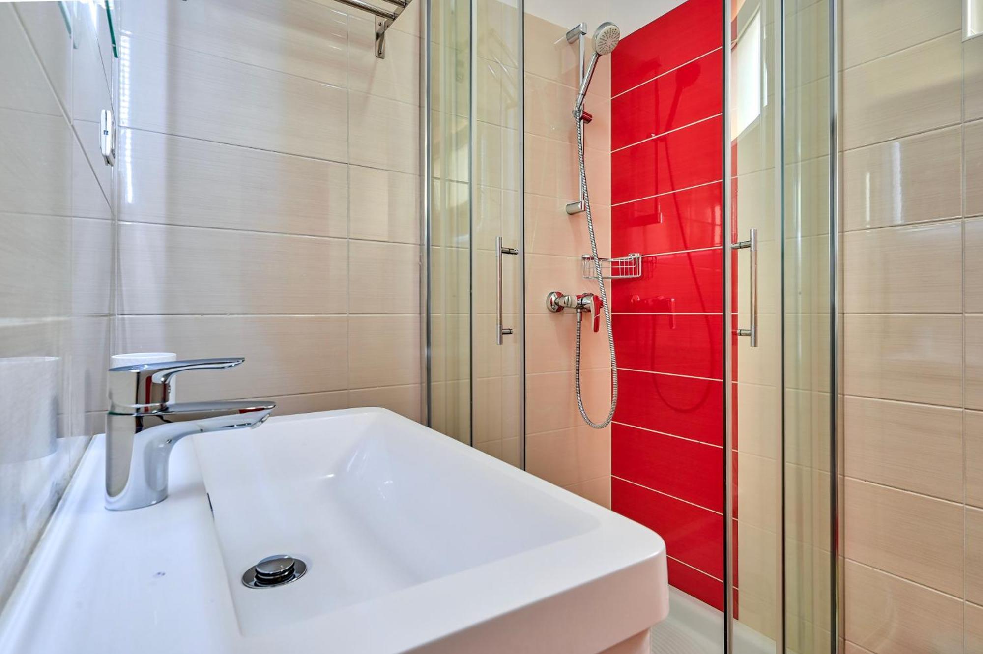 Teuta Apartments - A Beach And A Sea View Peroj Zewnętrze zdjęcie